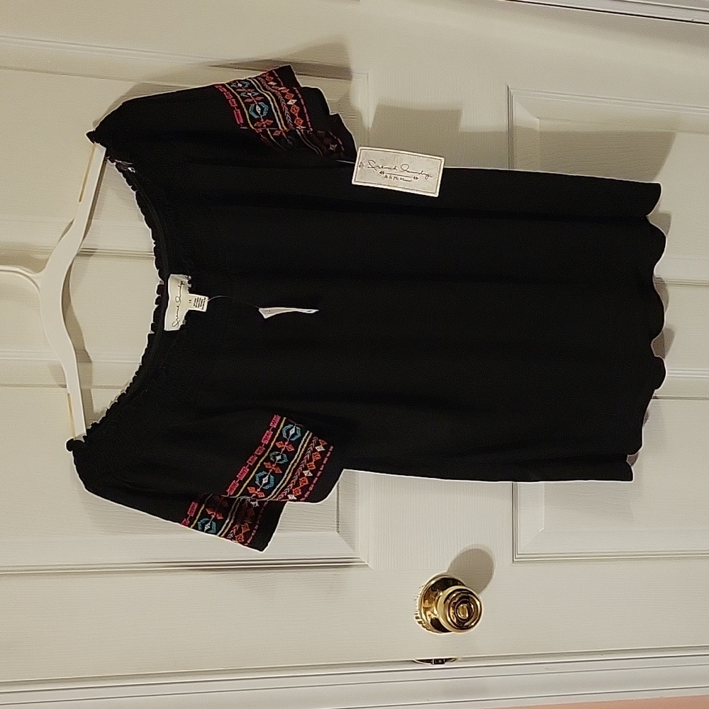 French Laundry size 1X black off shoulder top with multicolor embroidered sleeve